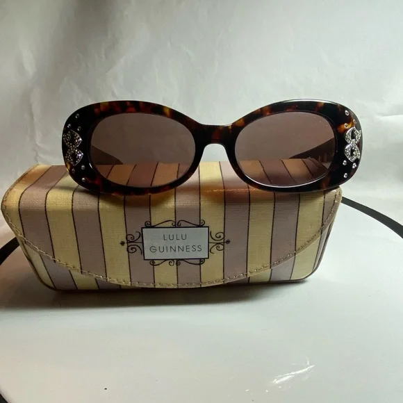 Lulu Guinness perscription reader sunglasses. - Picture 4 of 7
